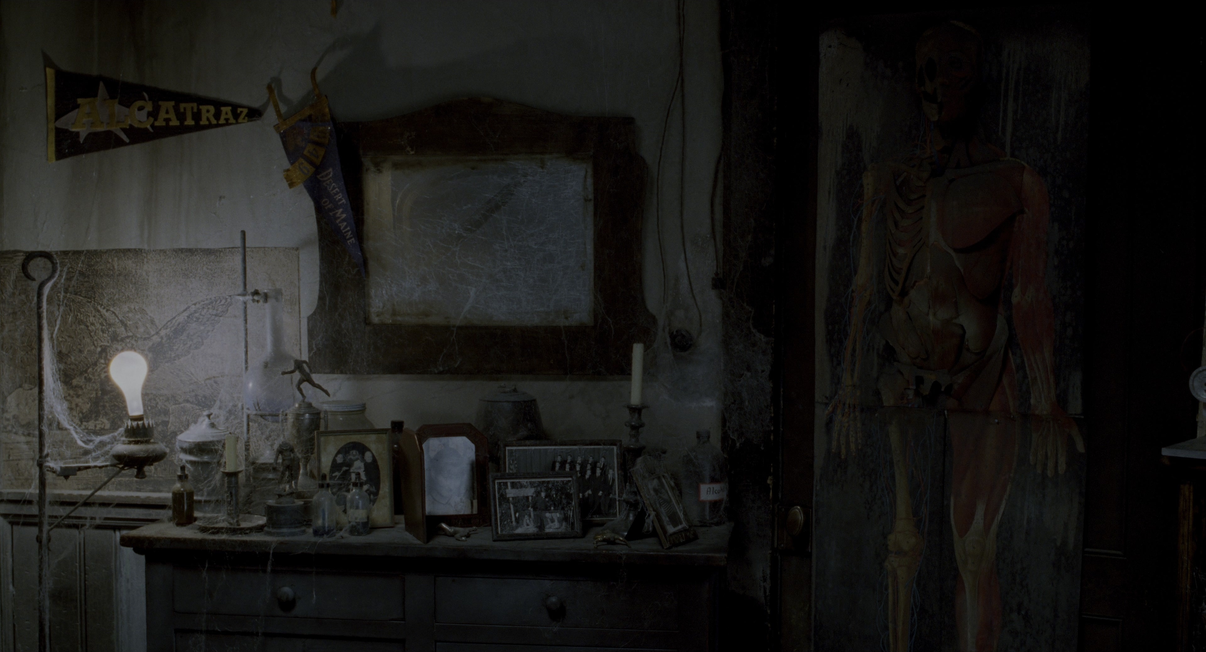 The Addams Family (1991), wide, 1.85:1 — film still