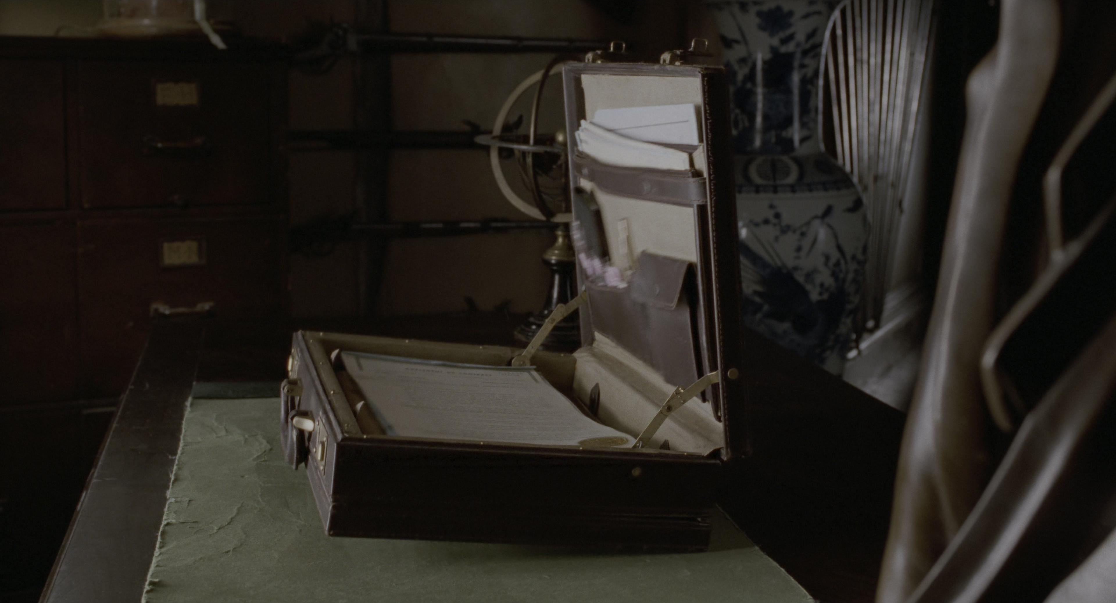 The Addams Family (1991), wide, 1.85:1 — film still