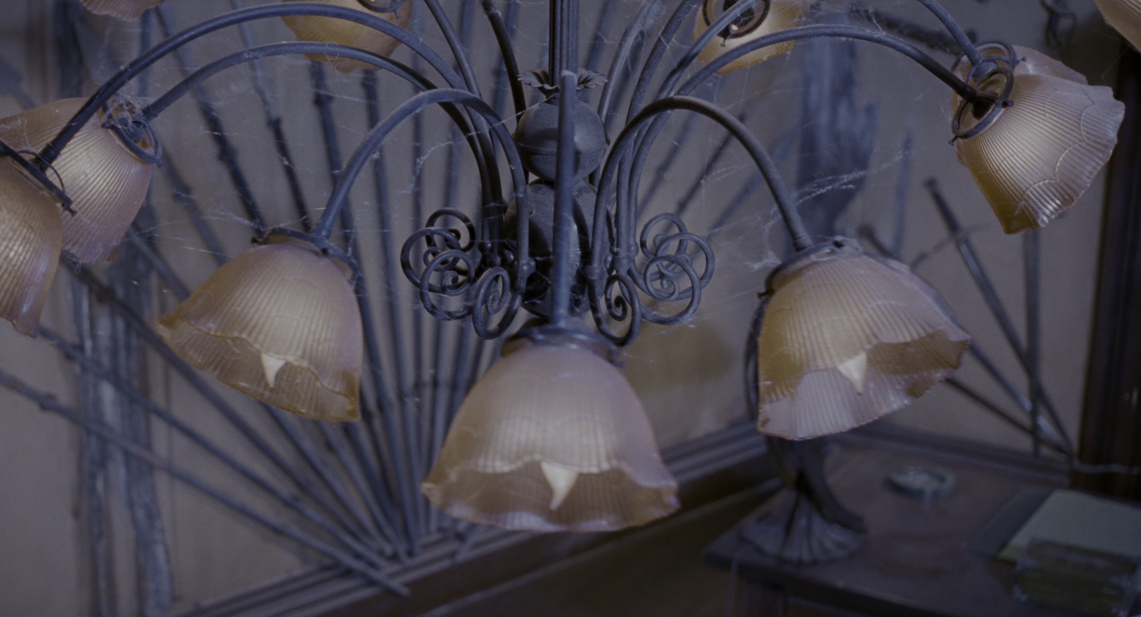 The Addams Family (1991), wide, 1.85:1 — film still