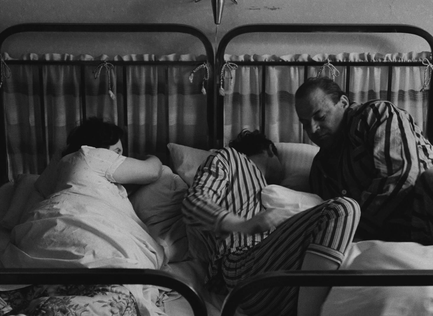 Lásky jedné plavovlásky (1965), wide, 1.37:1 — film still