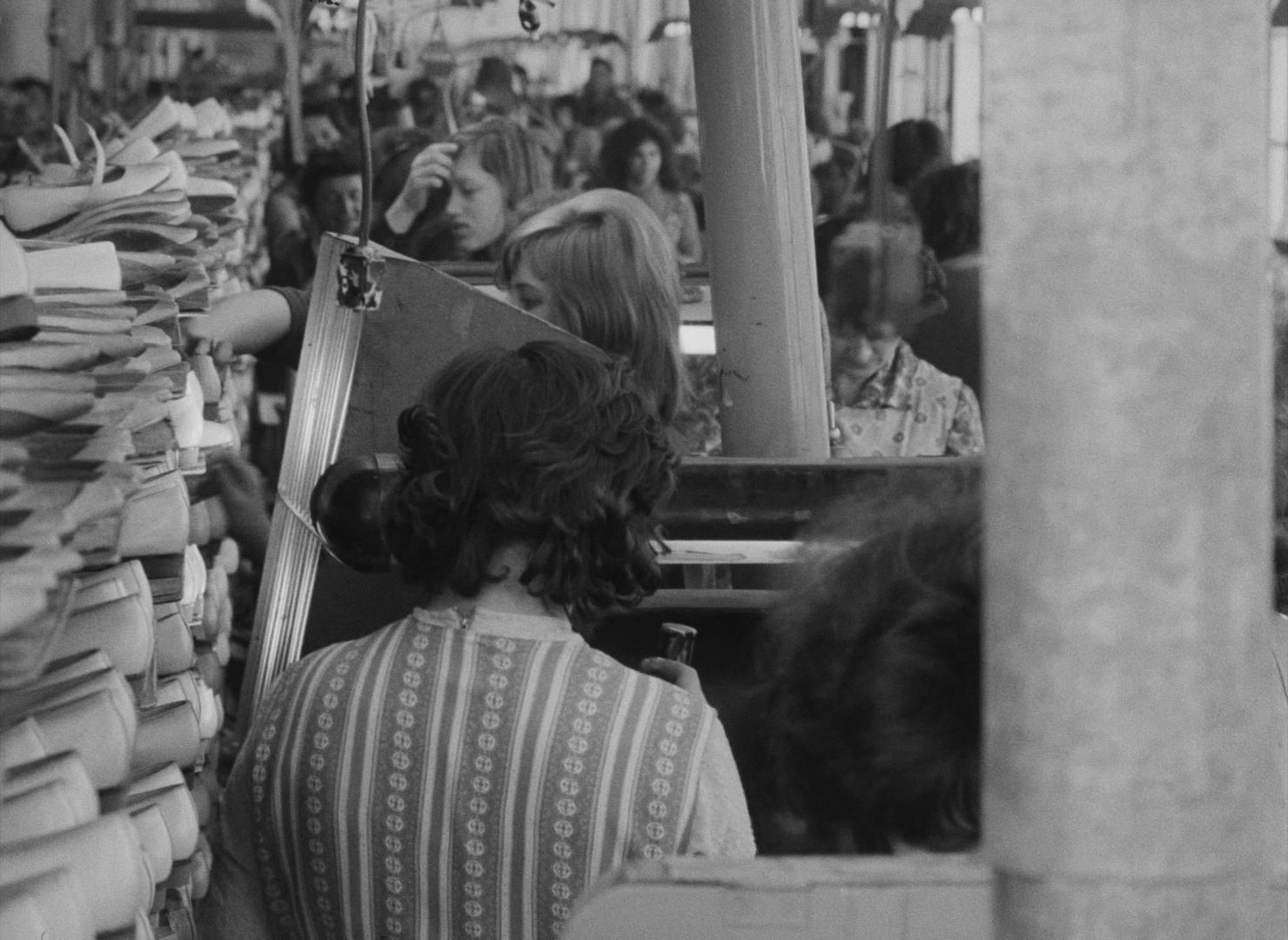 Lásky jedné plavovlásky (1965), wide, 1.37:1 — film still