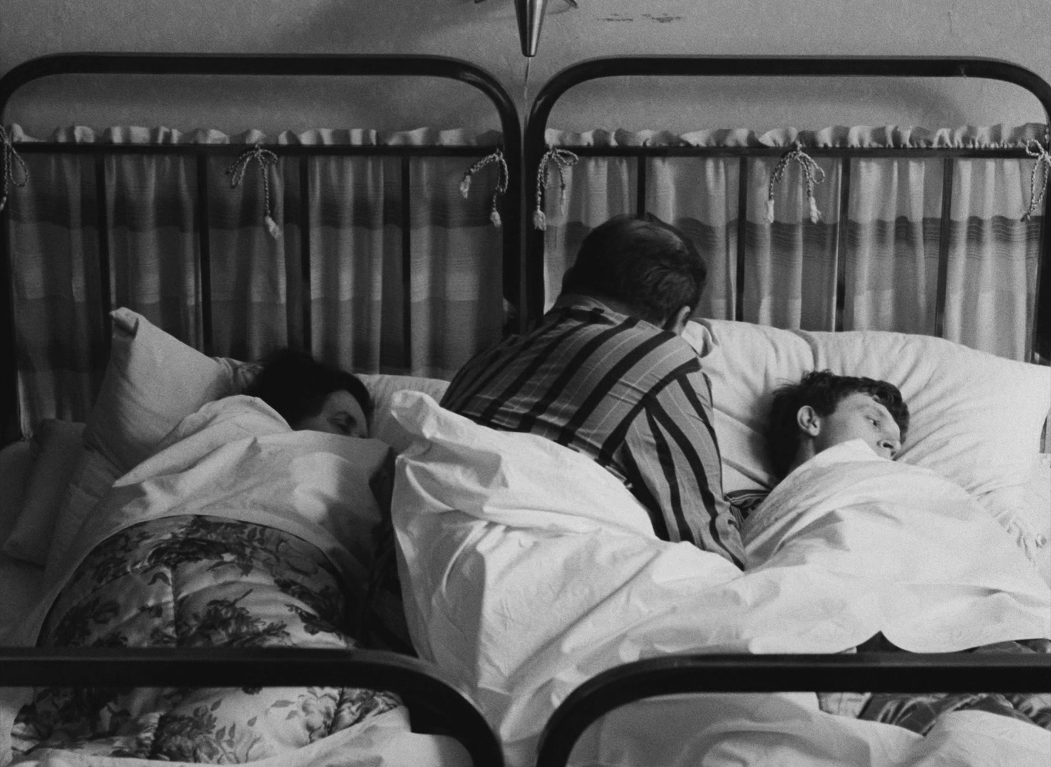 Lásky jedné plavovlásky (1965), wide, 1.37:1 — film still