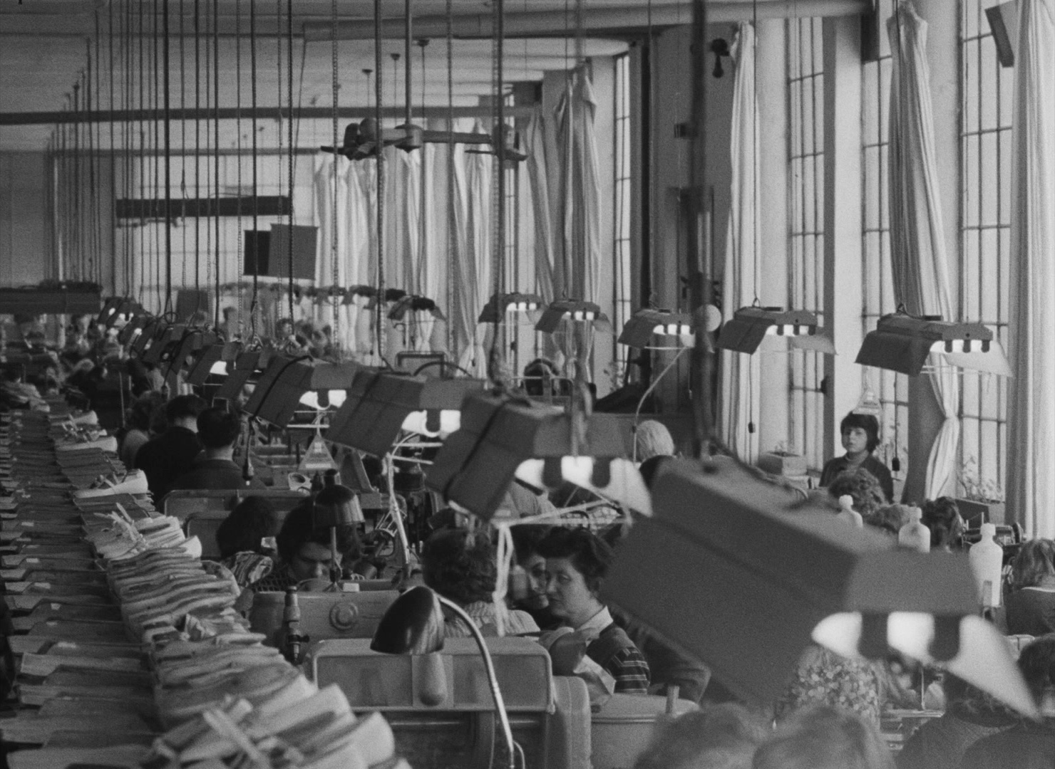Lásky jedné plavovlásky (1965), wide, 1.37:1 — film still