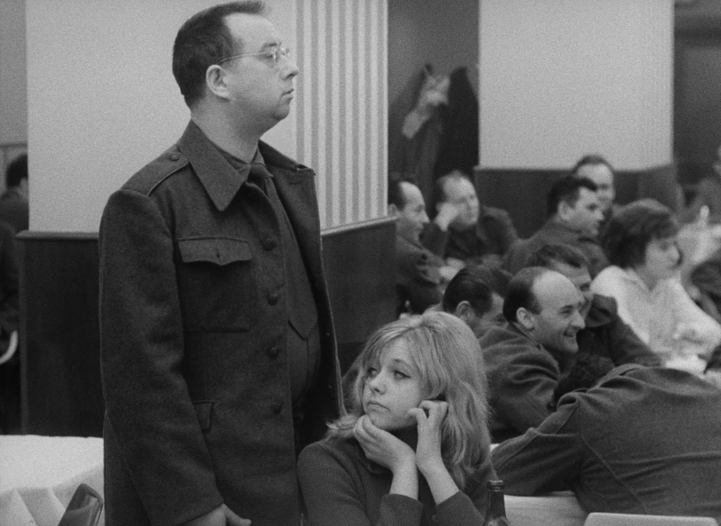 Lásky jedné plavovlásky (1965), wide, 1.37:1 — film still