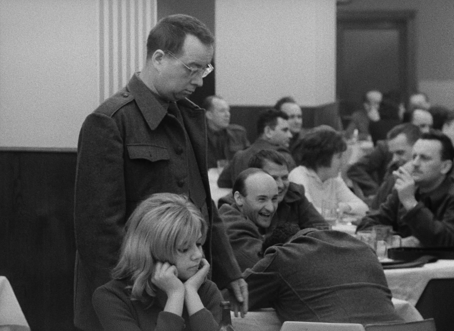 Lásky jedné plavovlásky (1965), wide, 1.37:1 — film still