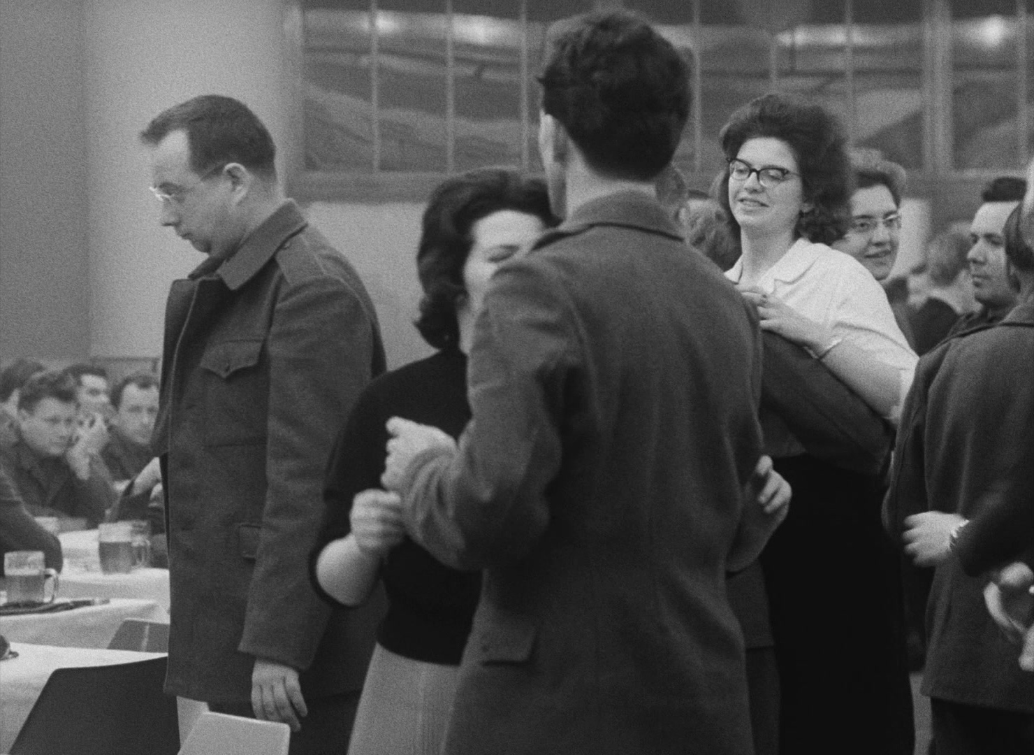 Lásky jedné plavovlásky (1965), wide, 1.37:1 — film still