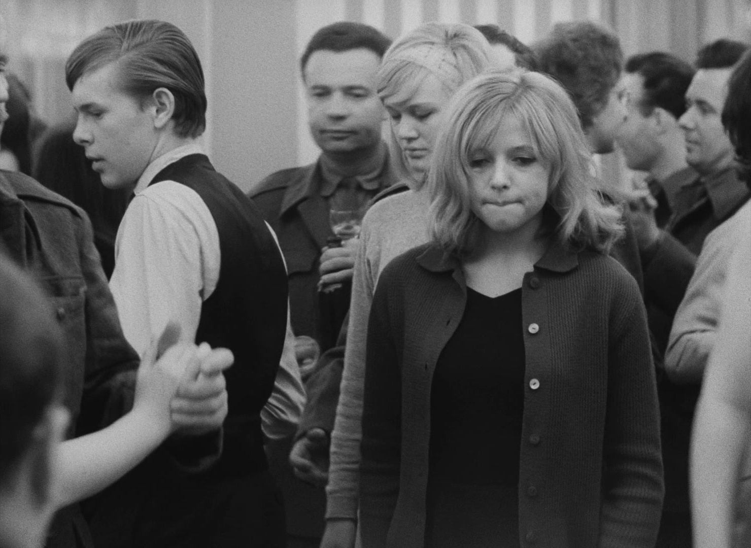 Lásky jedné plavovlásky (1965), wide, 1.37:1 — film still