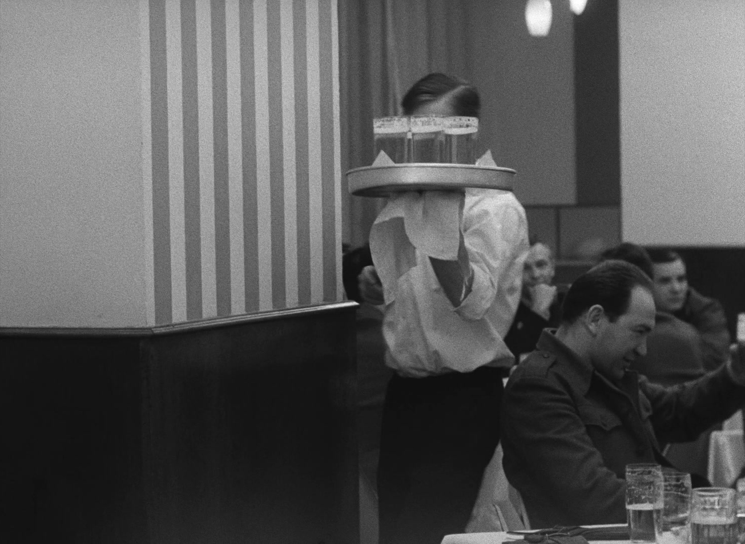 Lásky jedné plavovlásky (1965), wide, 1.37:1 — film still