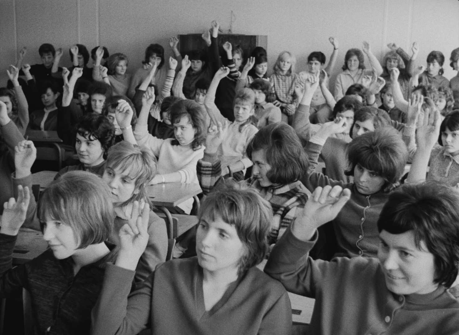 Lásky jedné plavovlásky (1965), wide, 1.37:1 — film still
