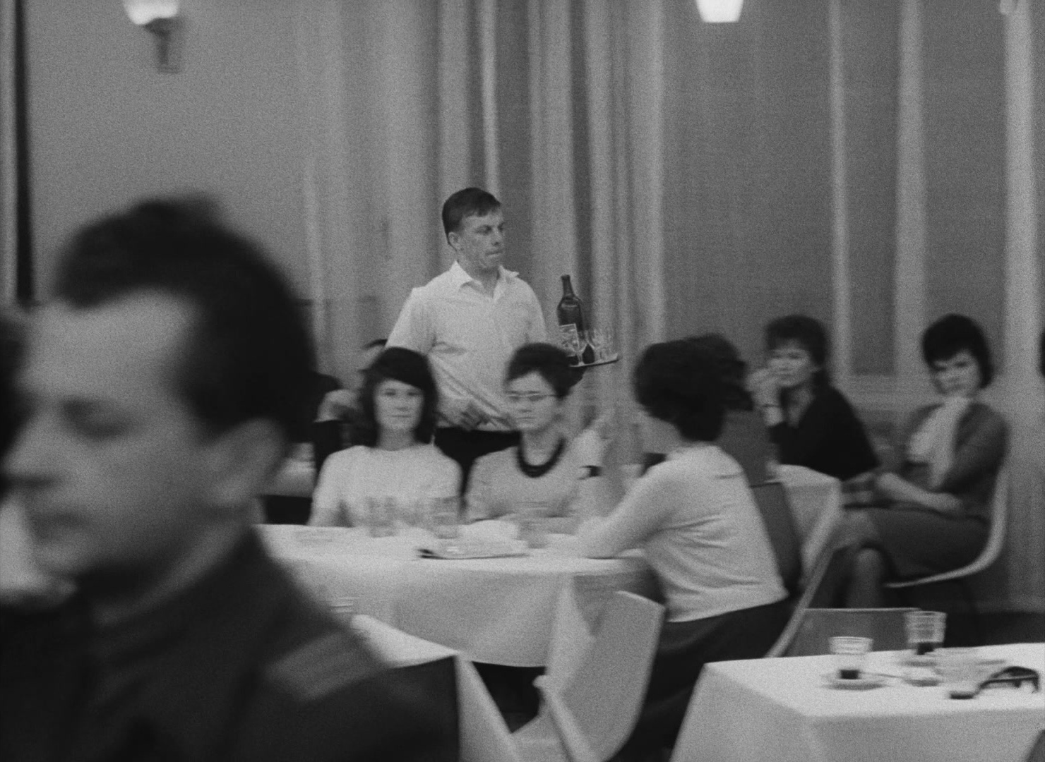 Lásky jedné plavovlásky (1965), wide, 1.37:1 — film still