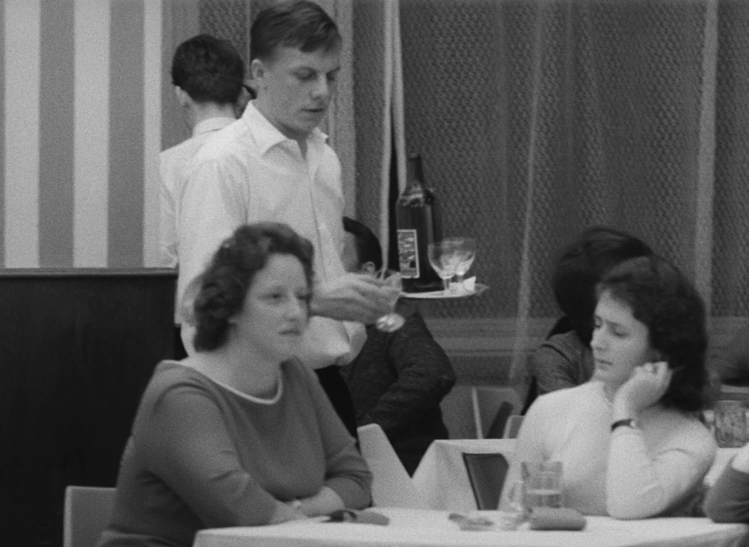 Lásky jedné plavovlásky (1965), wide, 1.37:1 — film still