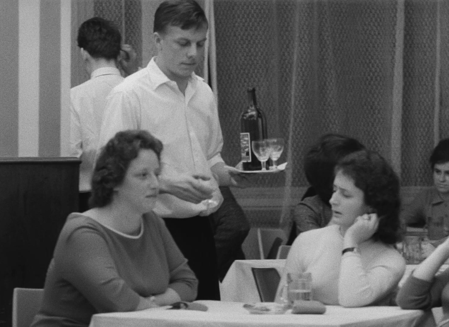 Lásky jedné plavovlásky (1965), wide, 1.37:1 — film still