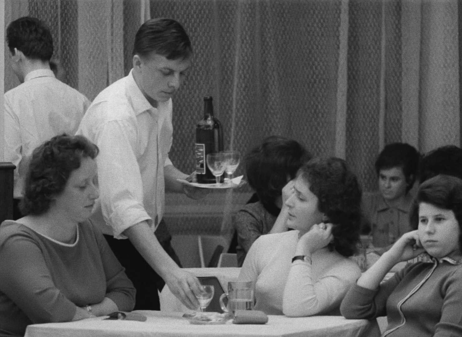 Lásky jedné plavovlásky (1965), wide, 1.37:1 — film still