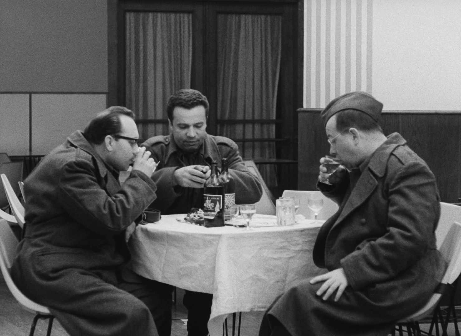 Lásky jedné plavovlásky (1965), wide, 1.37:1 — film still