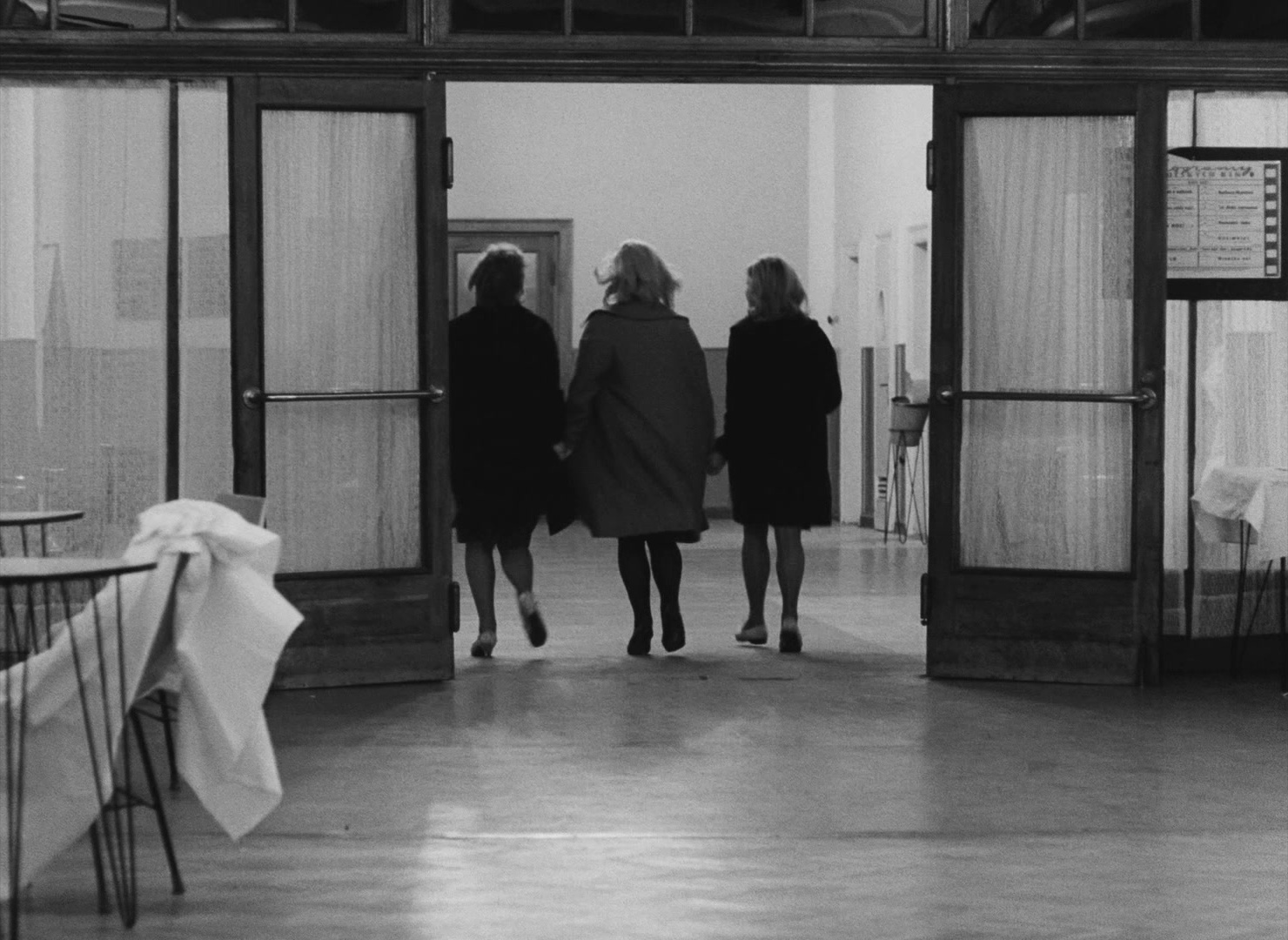 Lásky jedné plavovlásky (1965), wide, 1.37:1 — film still