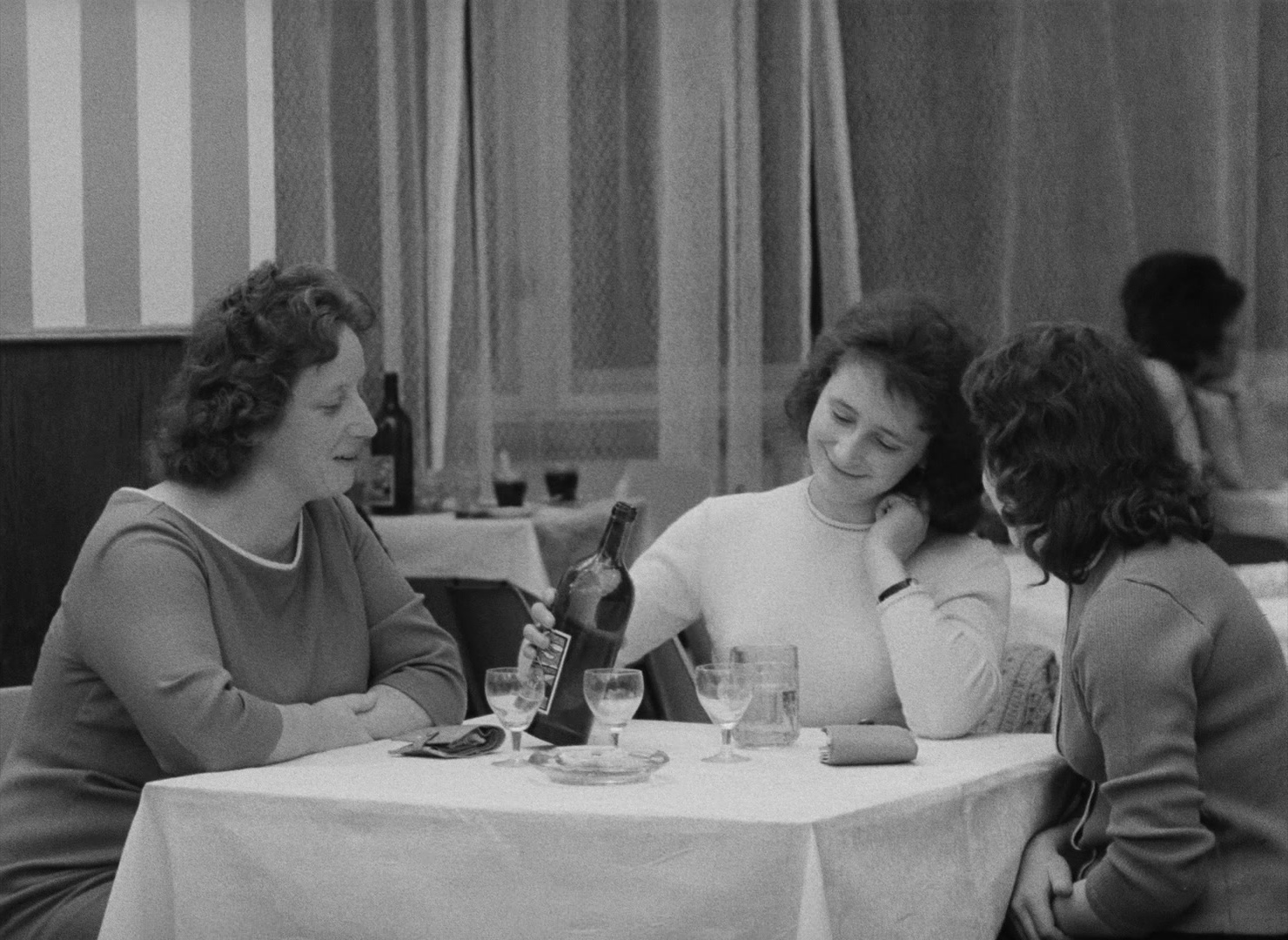 Lásky jedné plavovlásky (1965), wide, 1.37:1 — film still