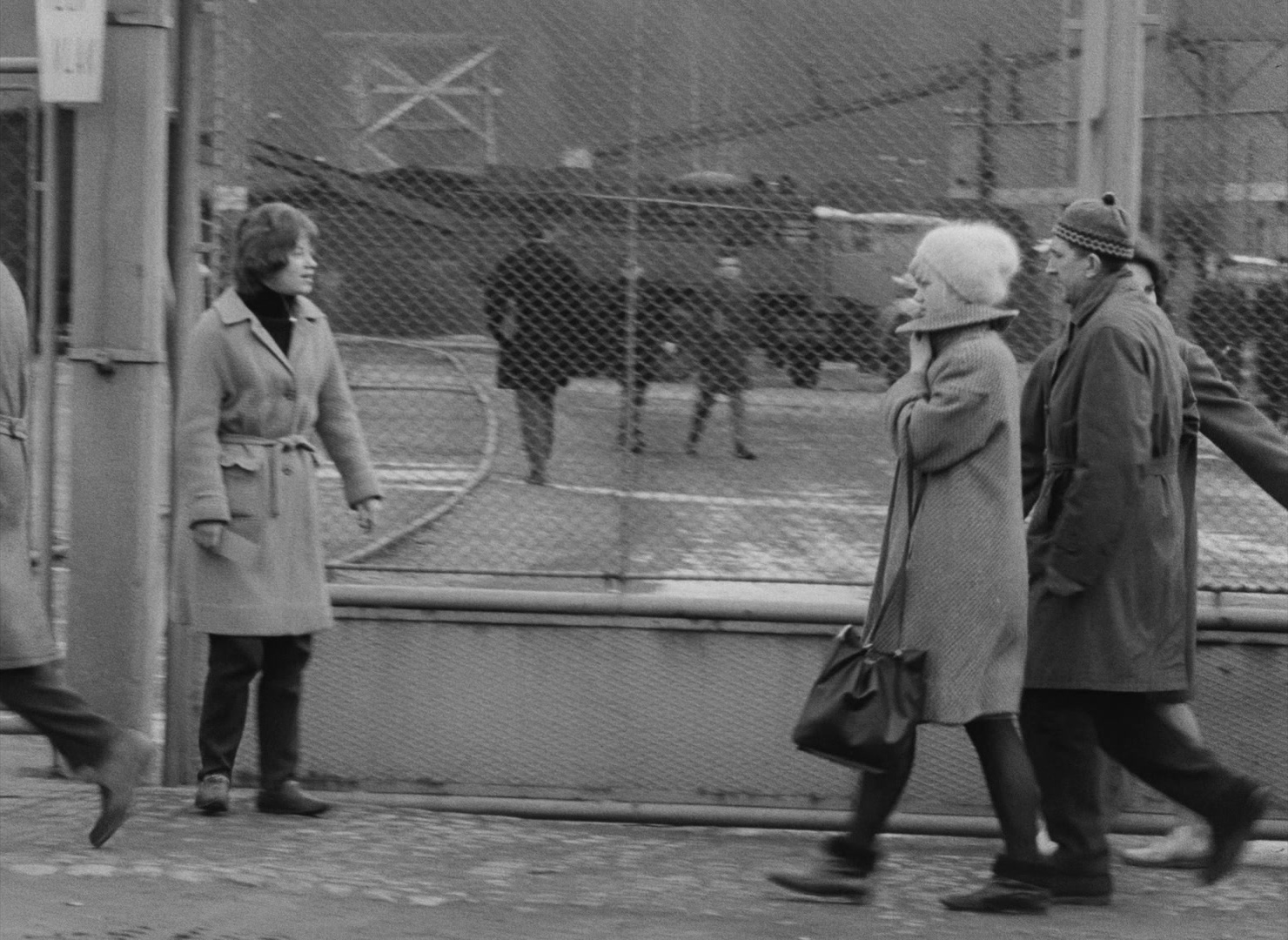 Lásky jedné plavovlásky (1965), wide, 1.37:1 — film still