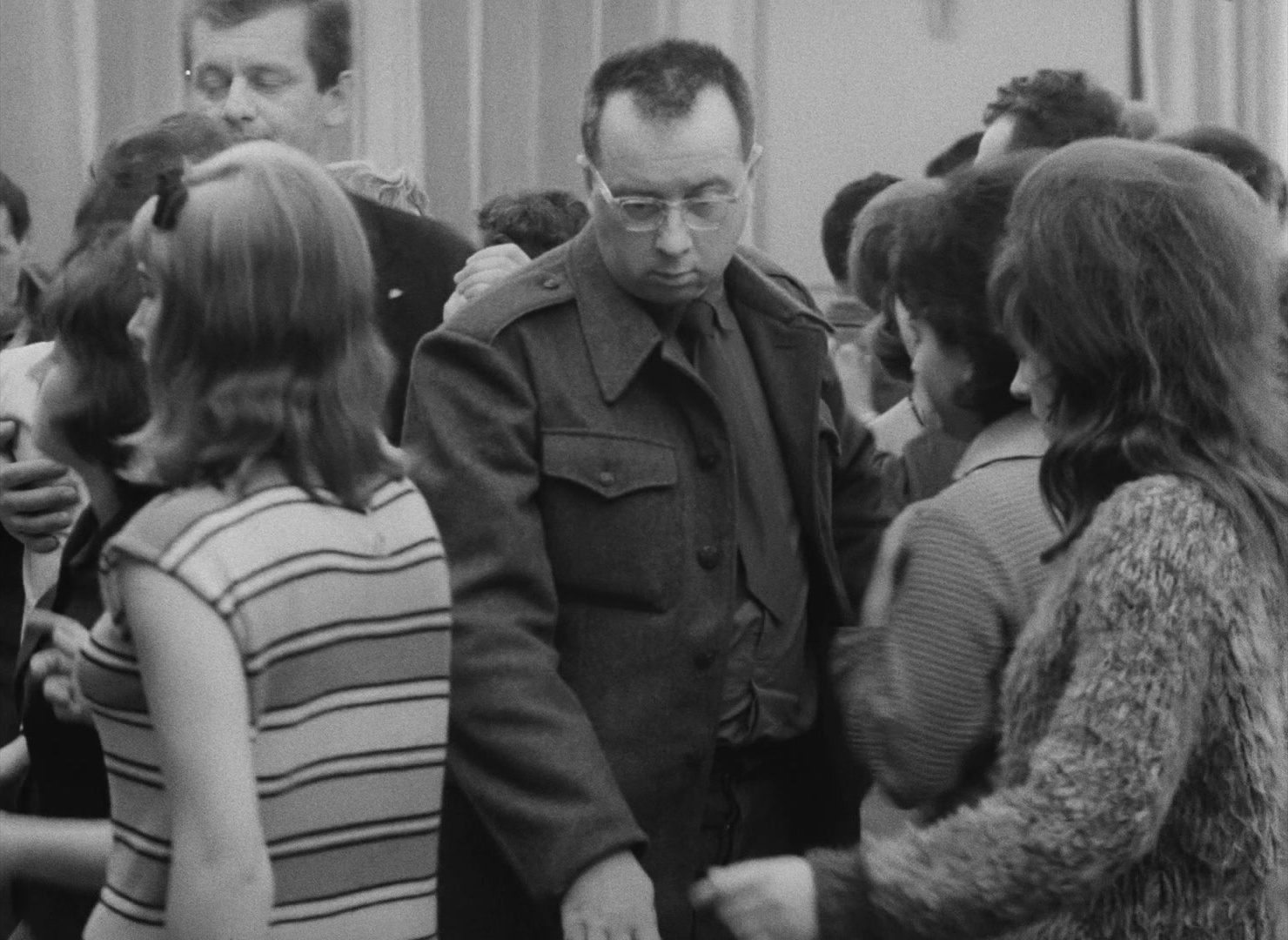Lásky jedné plavovlásky (1965), wide, 1.37:1 — film still