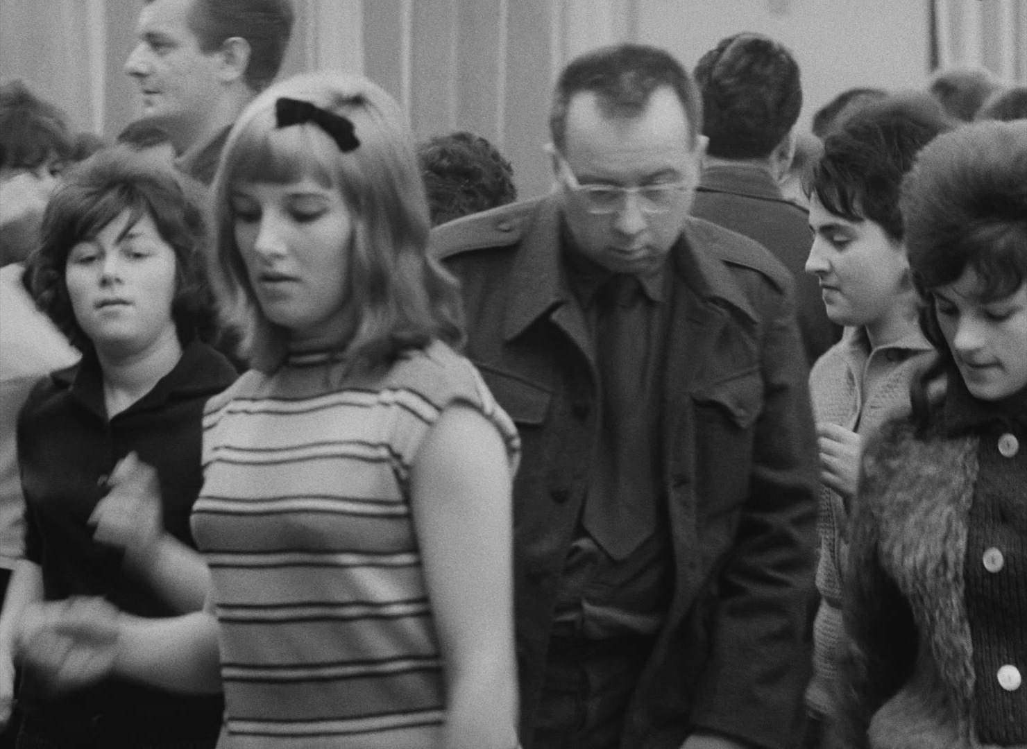 Lásky jedné plavovlásky (1965), wide, 1.37:1 — film still