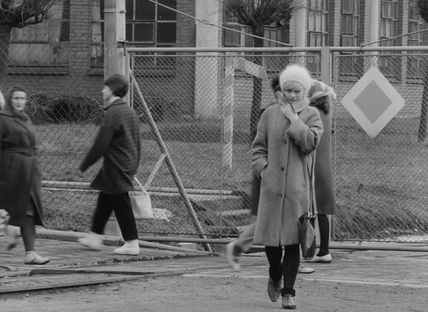 Lásky jedné plavovlásky (1965), wide, 1.37:1 — film still
