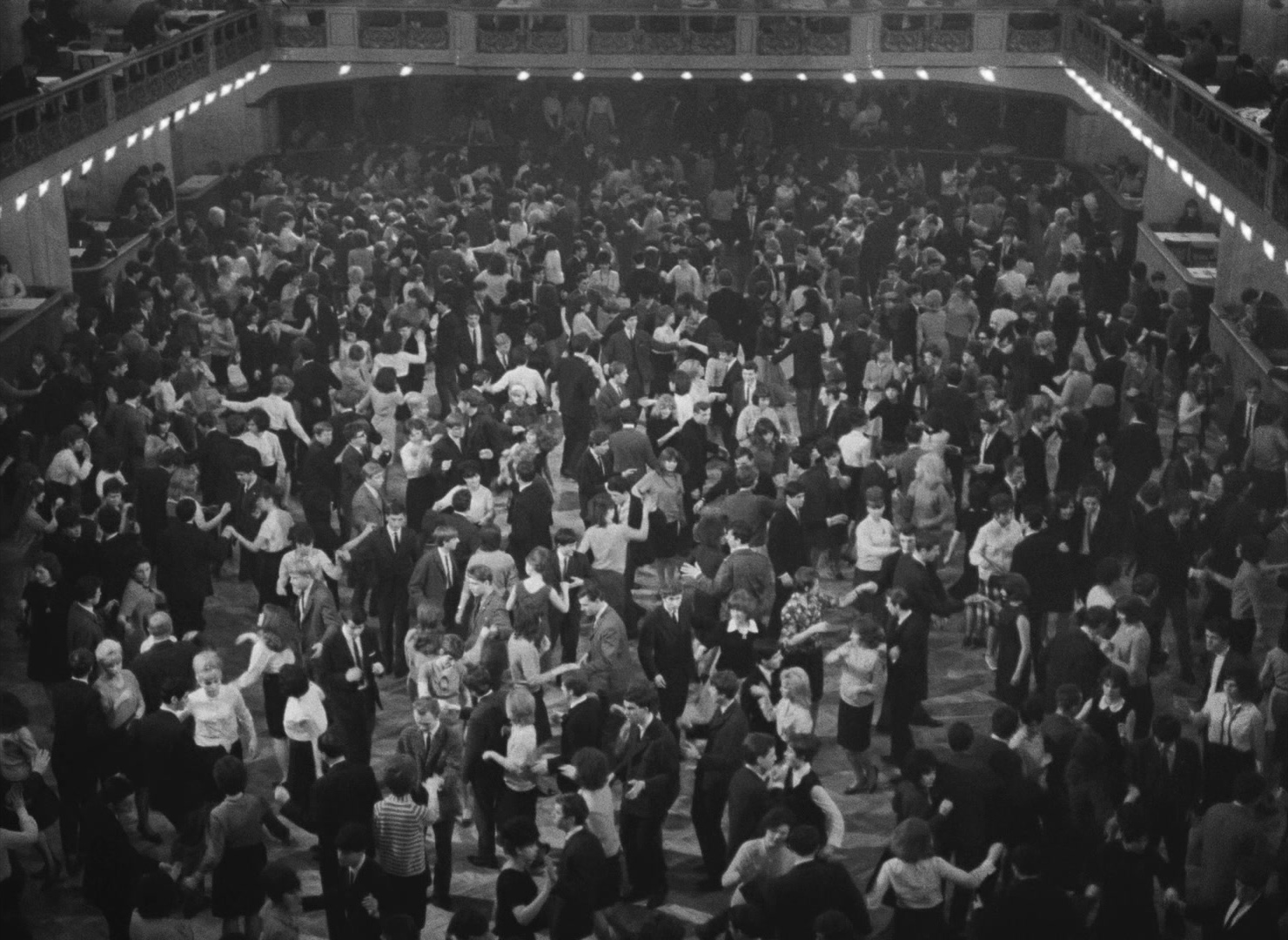 Lásky jedné plavovlásky (1965), wide, 1.37:1 — film still