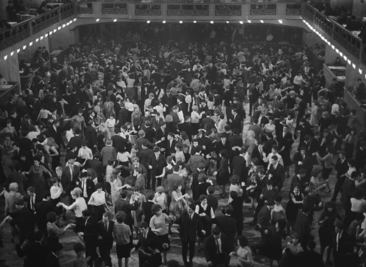 Lásky jedné plavovlásky (1965), wide, 1.37:1 — film still