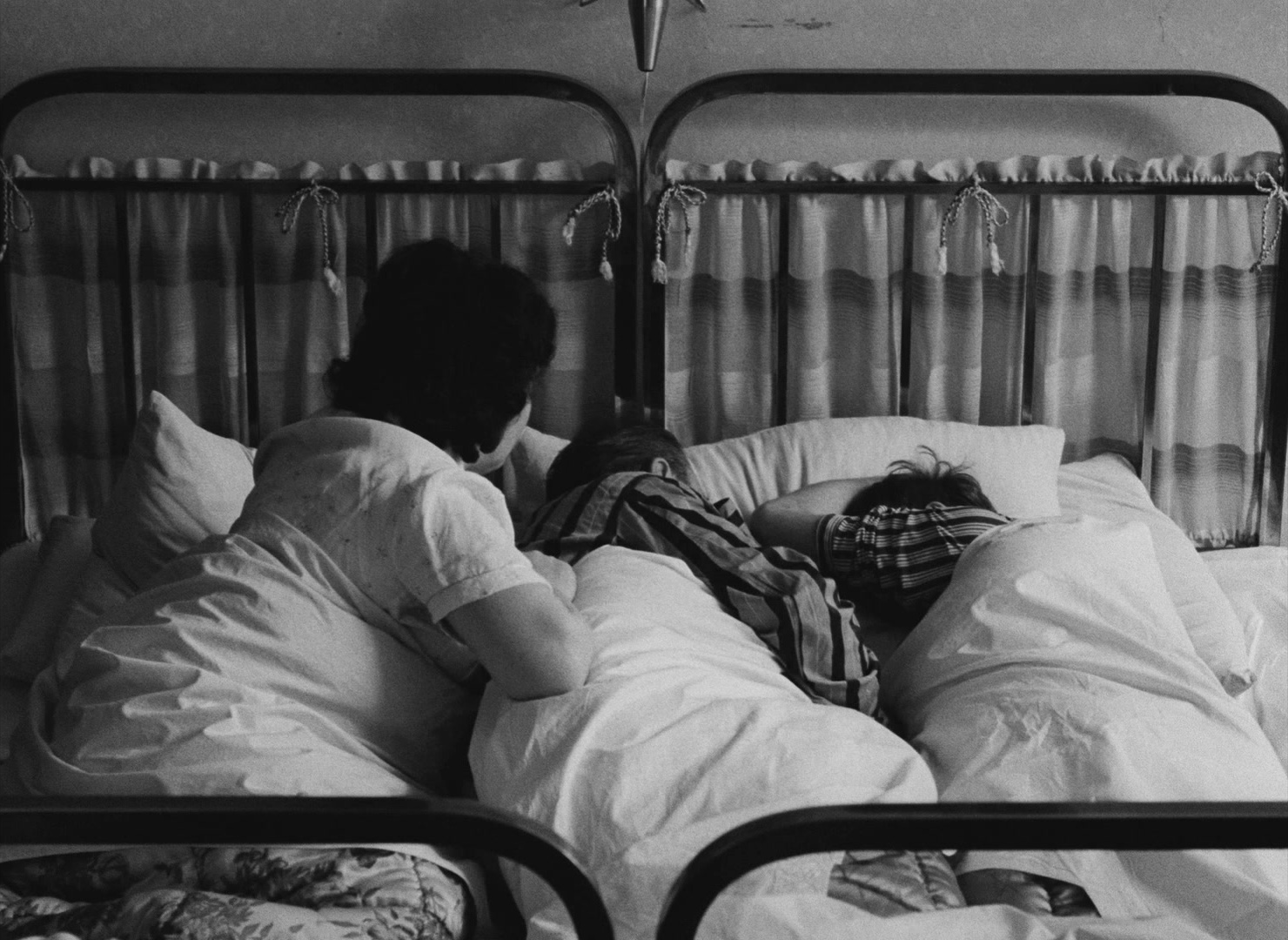 Lásky jedné plavovlásky (1965), wide, 1.37:1 — film still