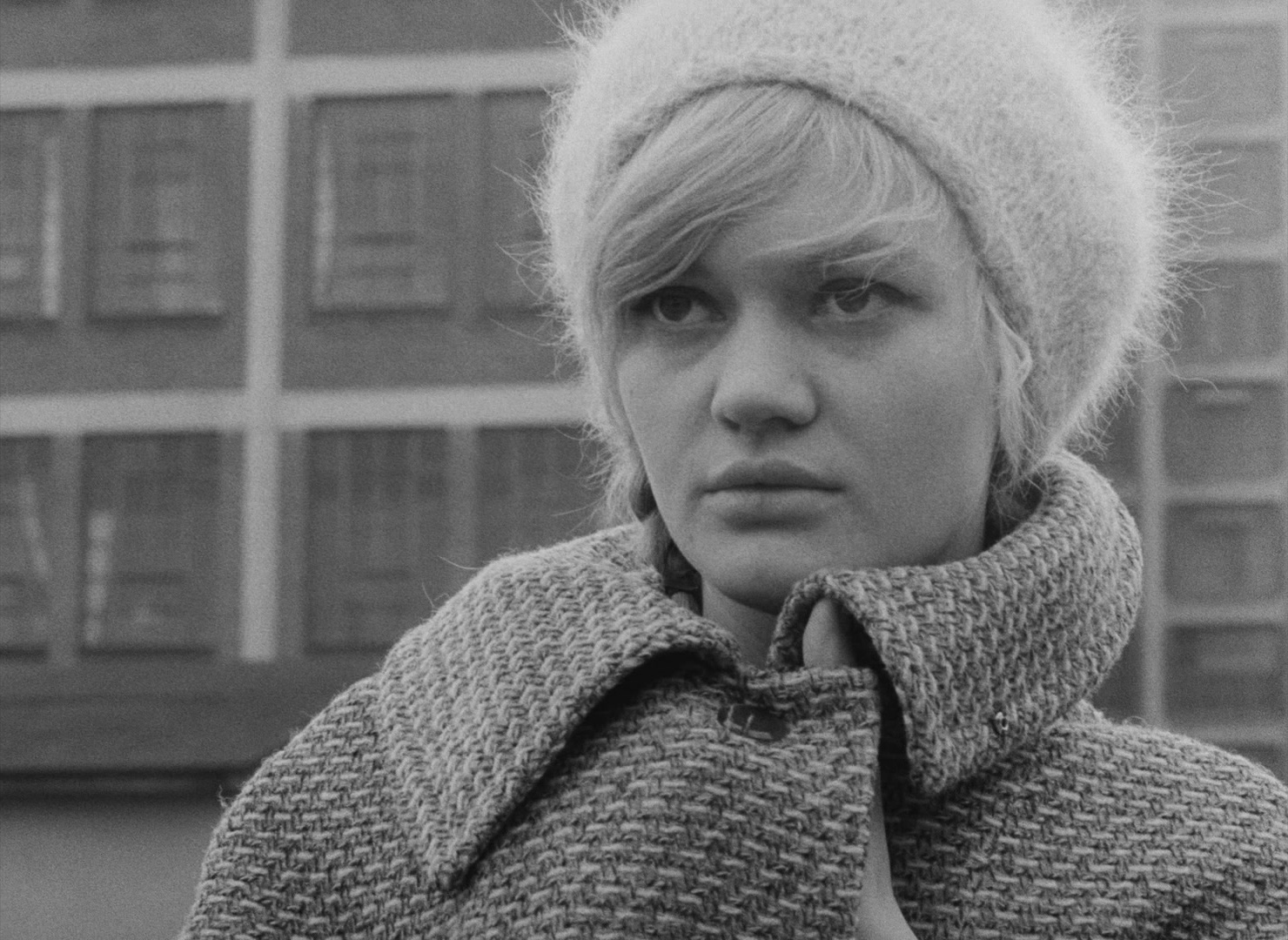Lásky jedné plavovlásky (1965), close, 1.37:1 — film still