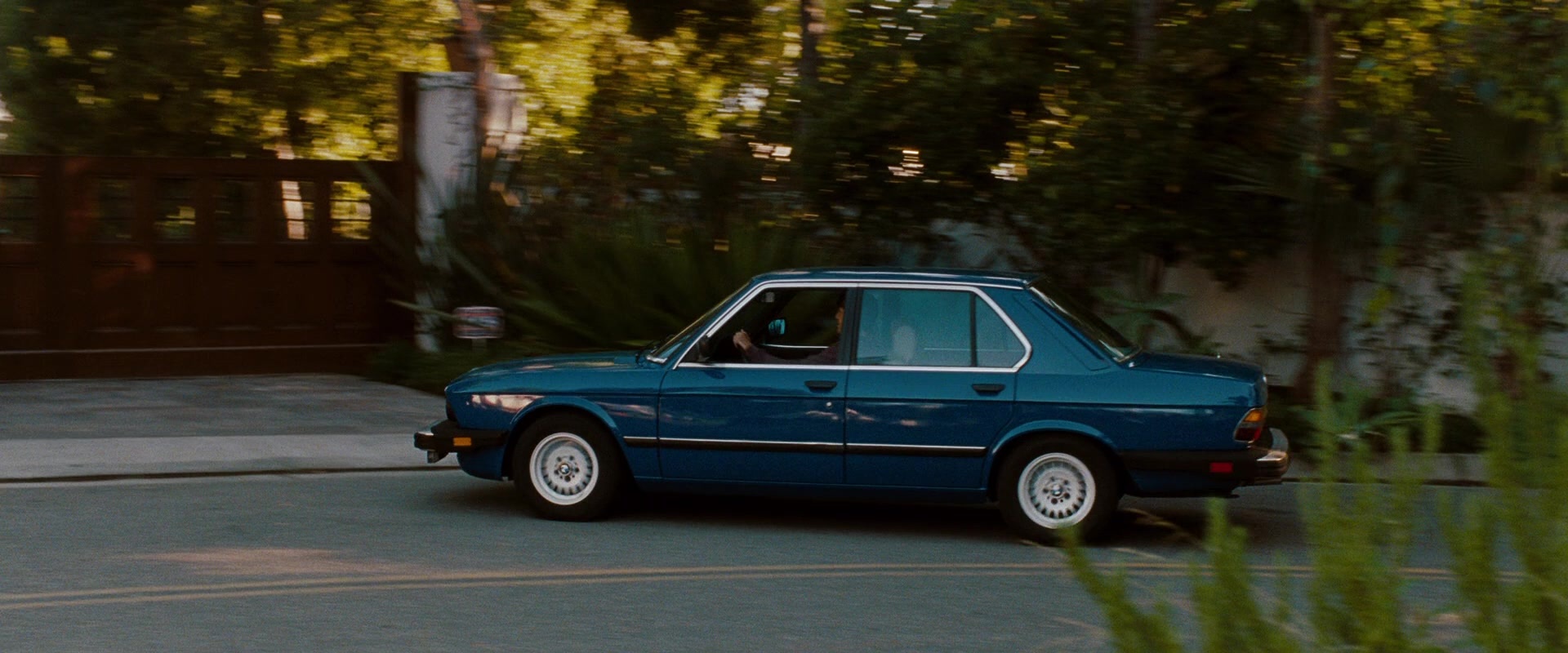 No Strings Attached (2010), wide, 2.40:1 — film still