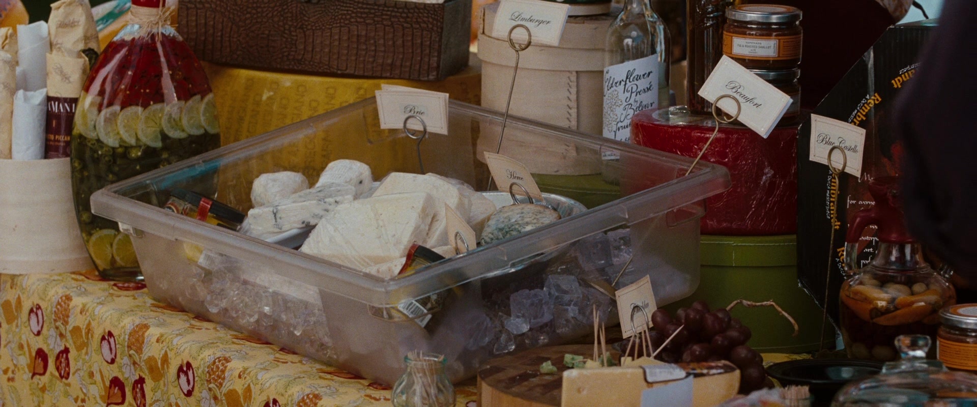 No Strings Attached (2010), wide, 2.40:1 — film still