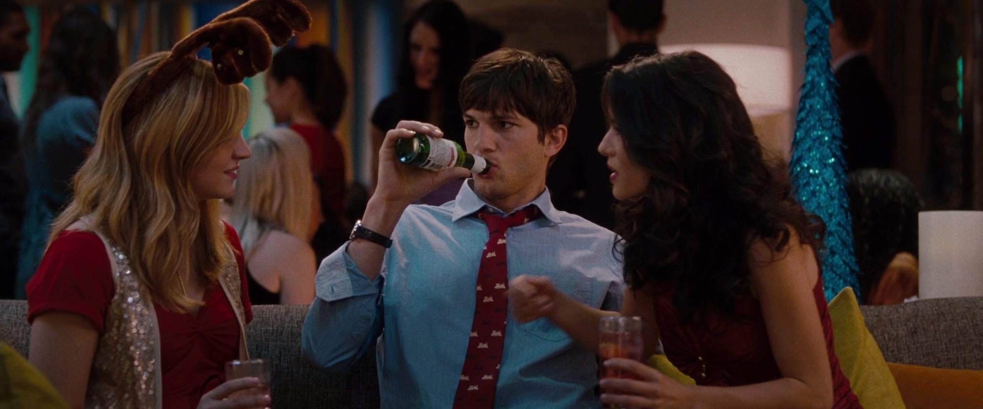 No Strings Attached (2010), wide, 2.40:1 — film still
