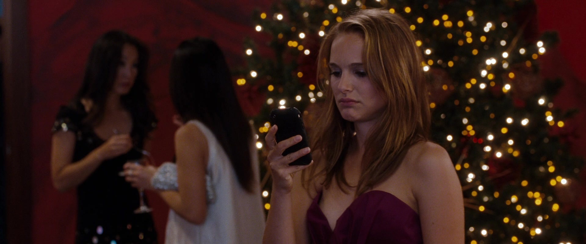 No Strings Attached (2010), wide, 2.40:1 — film still