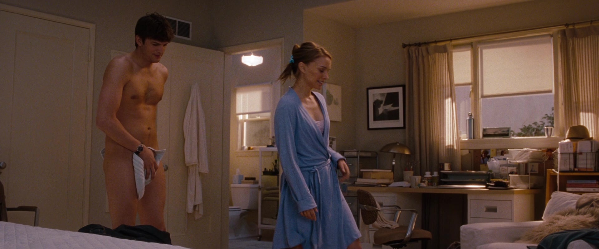 No Strings Attached (2010), wide, 2.40:1 — film still