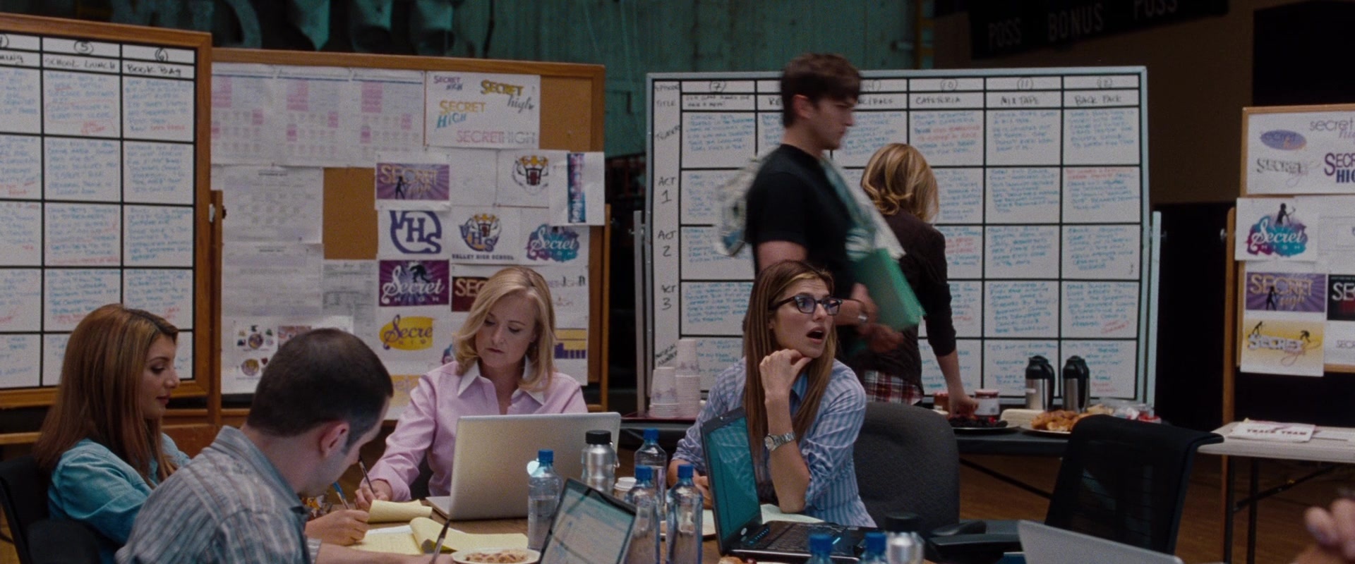 No Strings Attached (2010), wide, 2.40:1 — film still