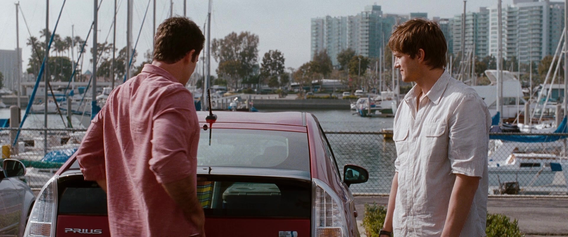 No Strings Attached (2010), wide, 2.40:1 — film still