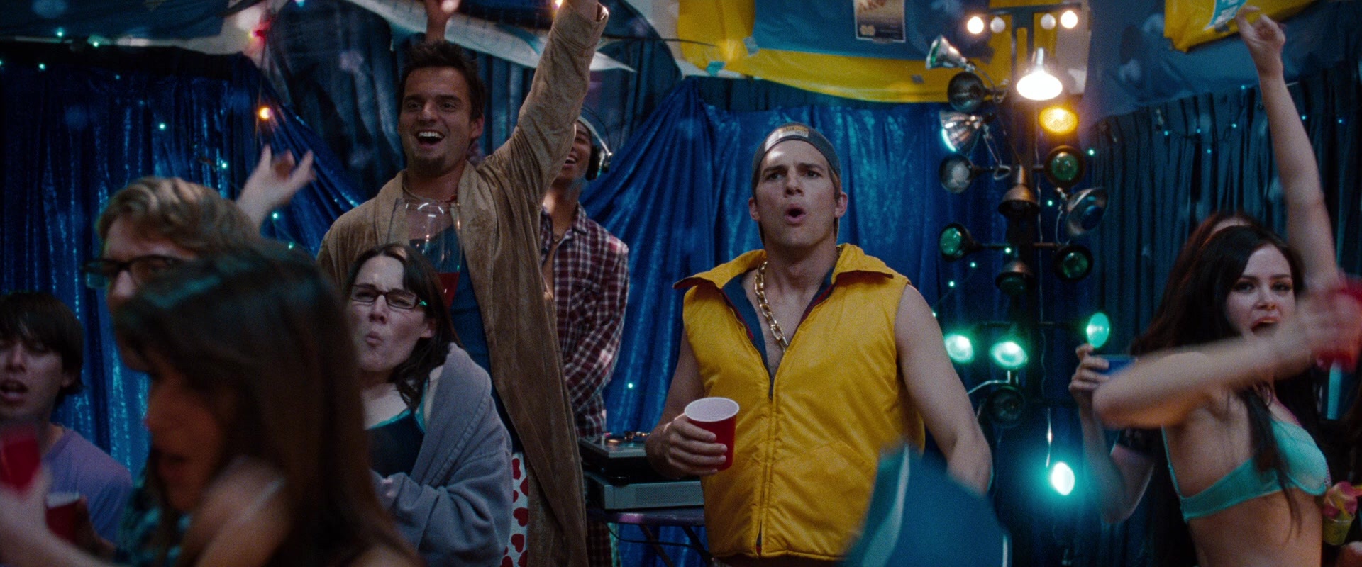 No Strings Attached (2010), wide, 2.40:1 — film still