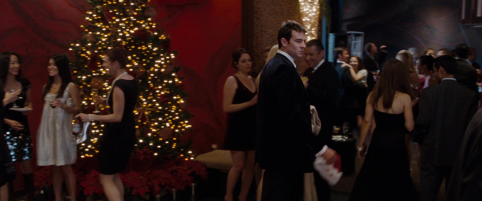 No Strings Attached (2010), wide, 2.40:1 — film still