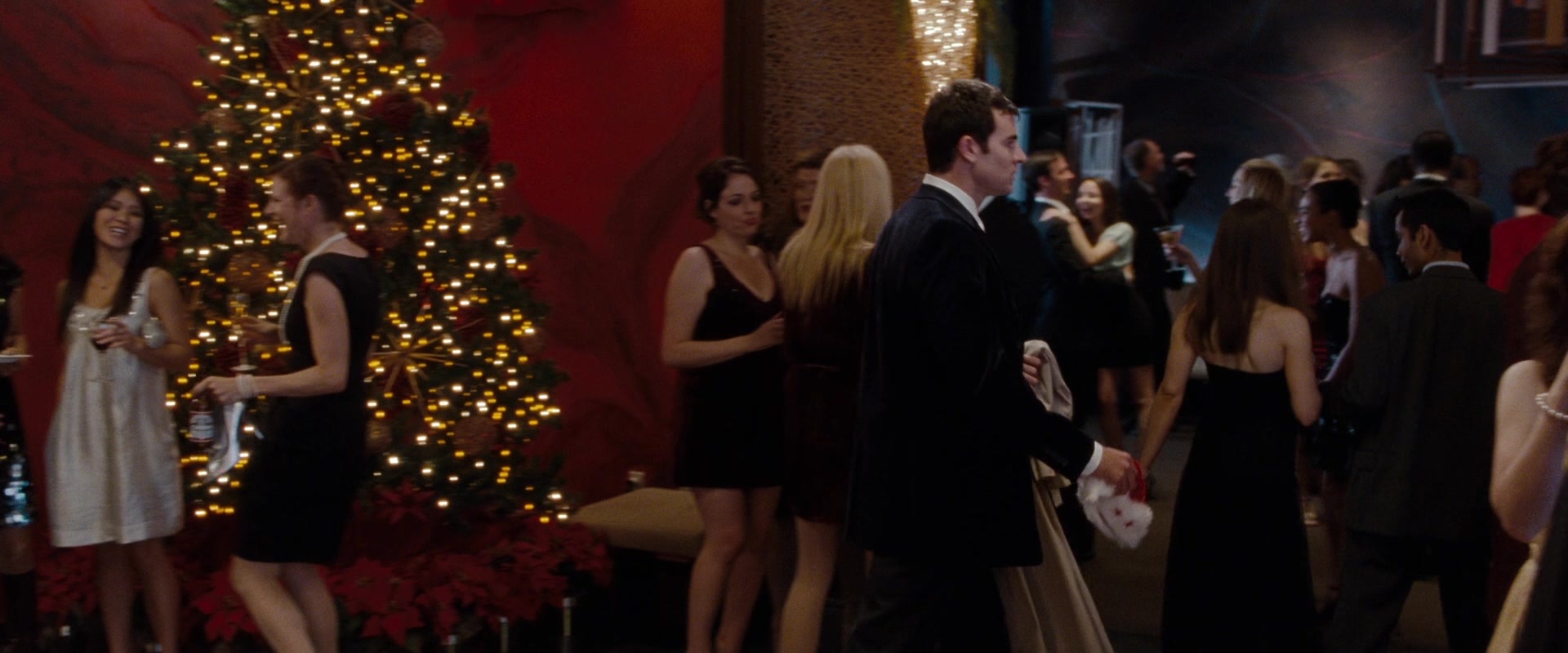 No Strings Attached (2010), wide, 2.40:1 — film still
