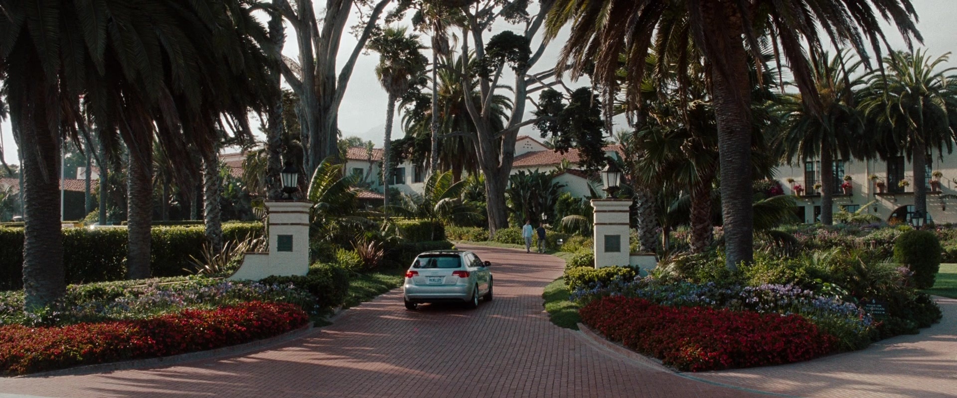 No Strings Attached (2010), wide, 2.40:1 — film still