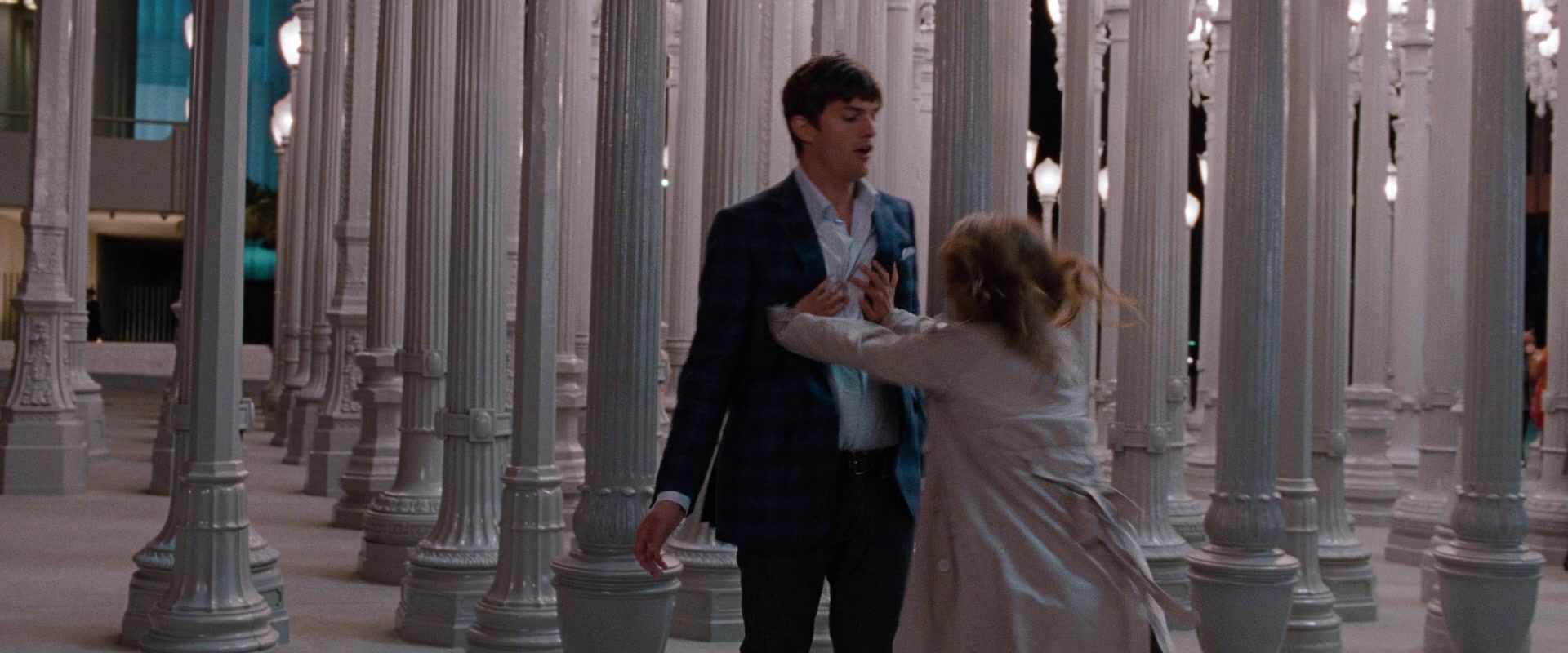 No Strings Attached (2010), wide, 2.40:1 — film still