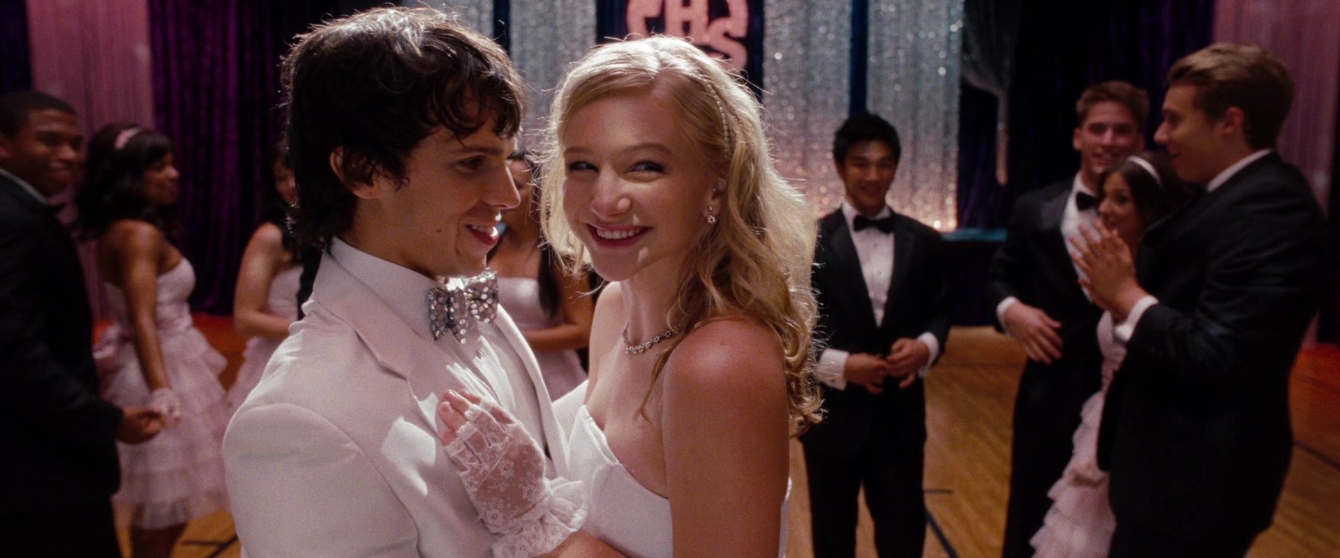 No Strings Attached (2010), wide, 2.40:1 — film still