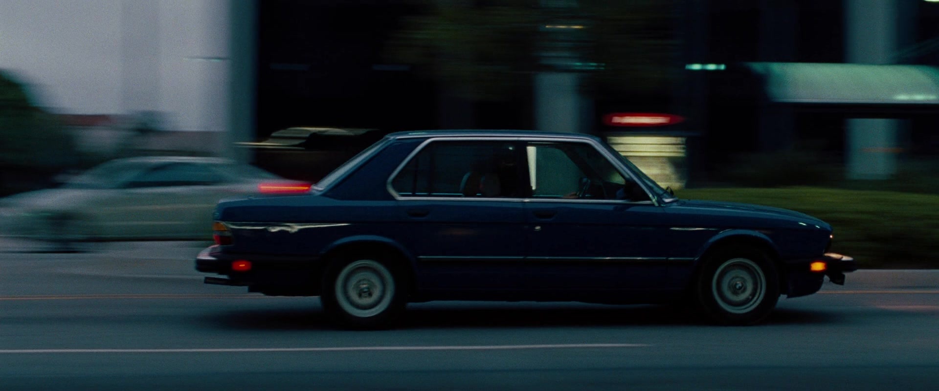 No Strings Attached (2010), wide, 2.40:1 — film still