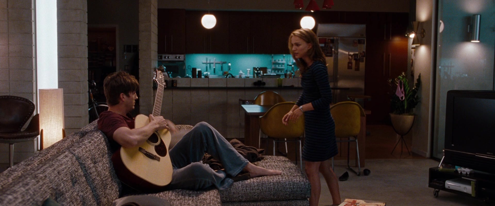 No Strings Attached (2010), wide, 2.40:1 — film still