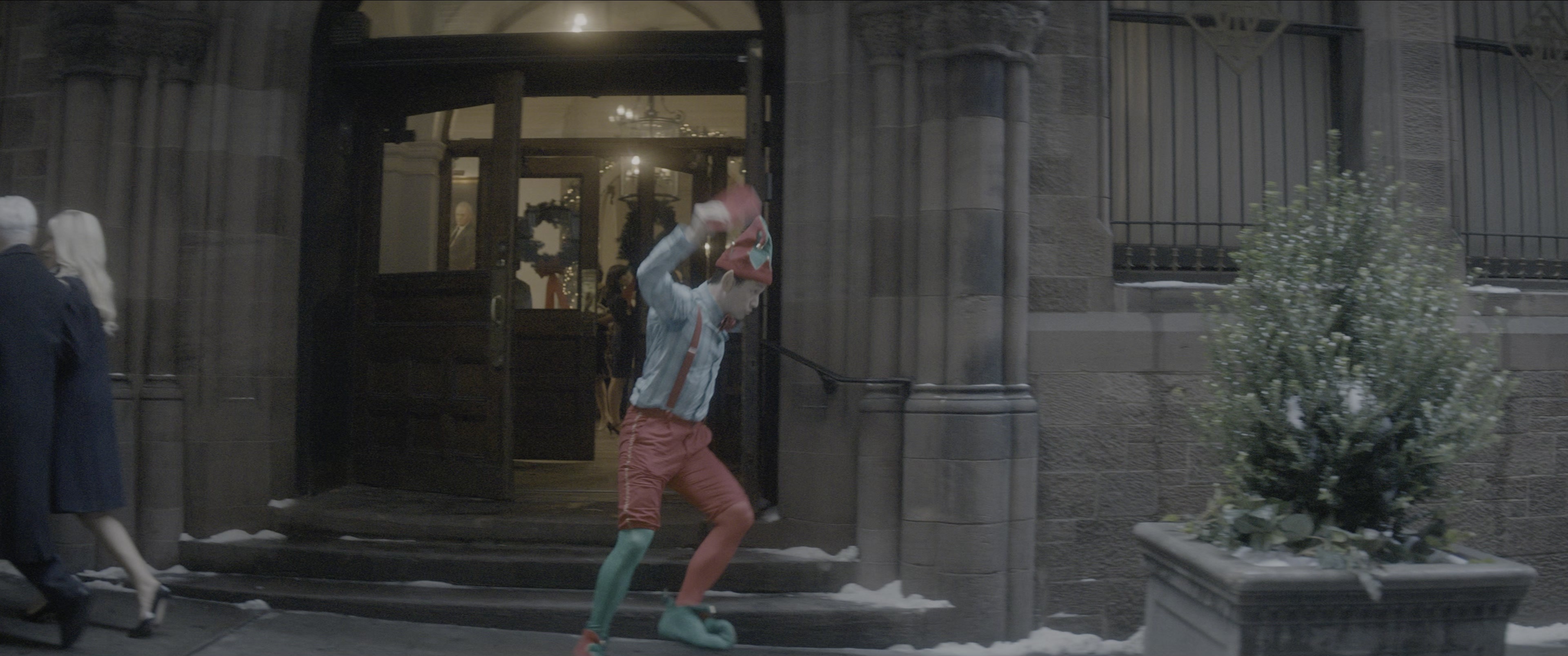 The Night Before (2015), wide, 2.39:1 — film still