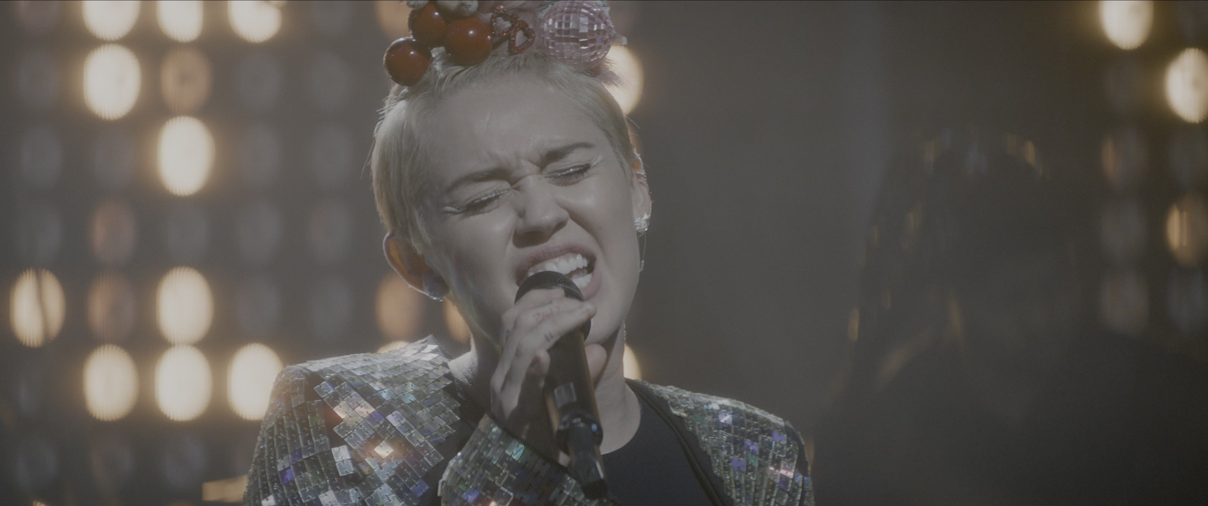 The Night Before (2015), wide, 2.39:1 — film still