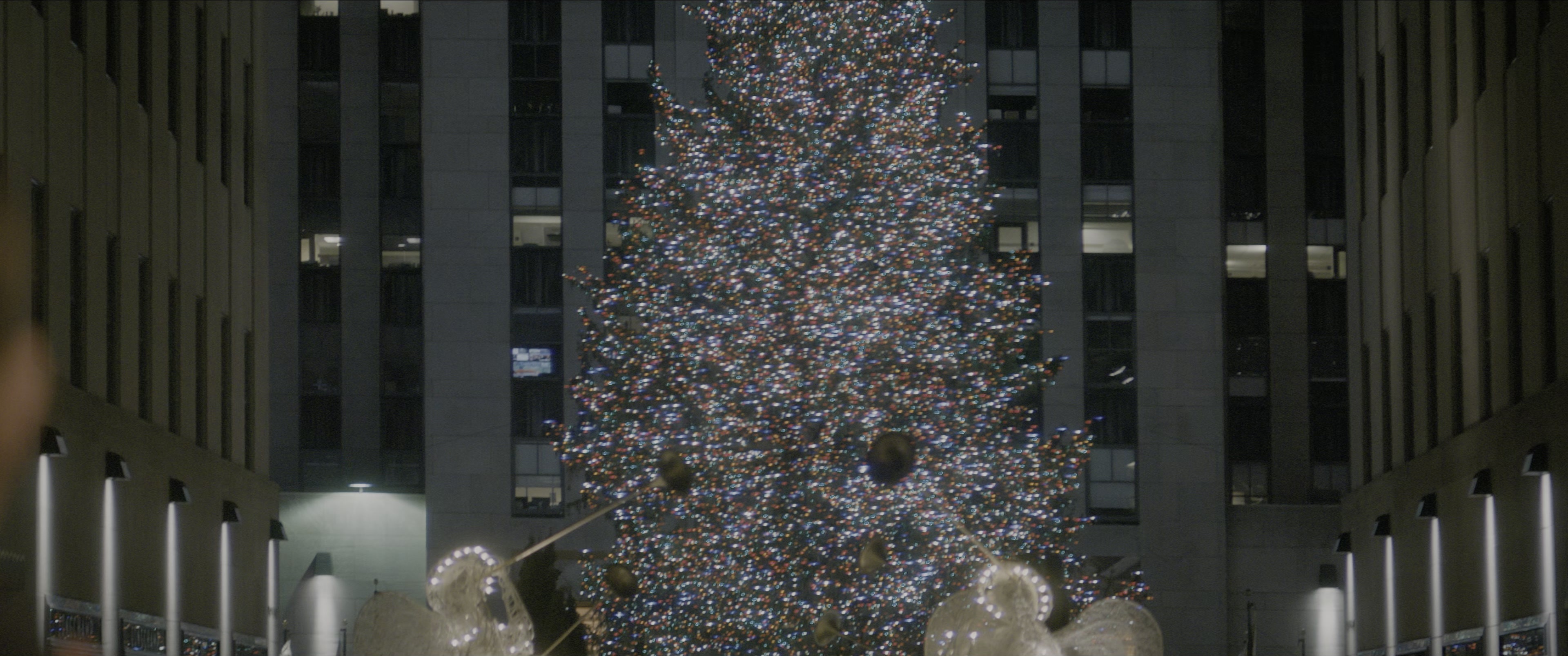 The Night Before (2015), wide, 2.39:1 — film still