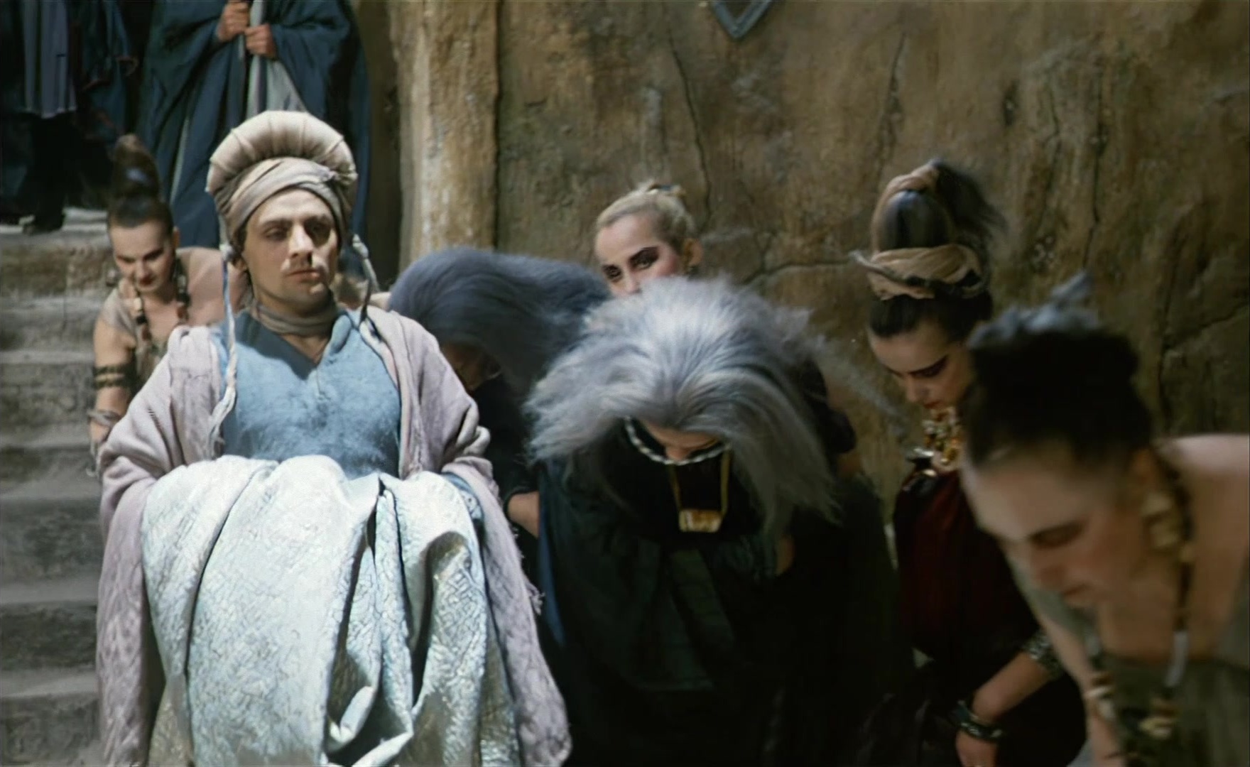 Es ist nicht leicht, ein Gott zu sein (1989), wide, 1.63:1 — film still