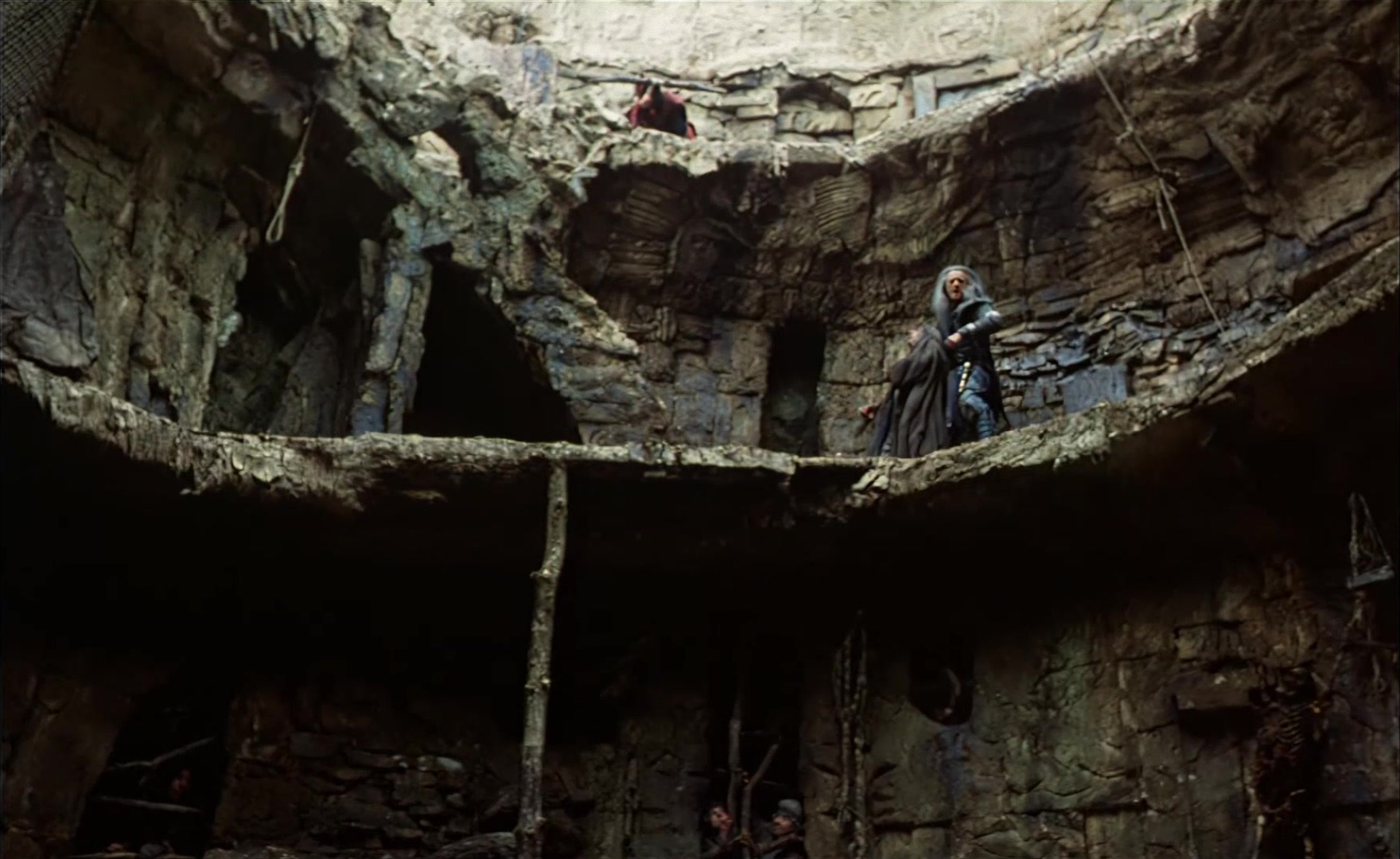 Es ist nicht leicht, ein Gott zu sein (1989), wide, 1.63:1 — film still