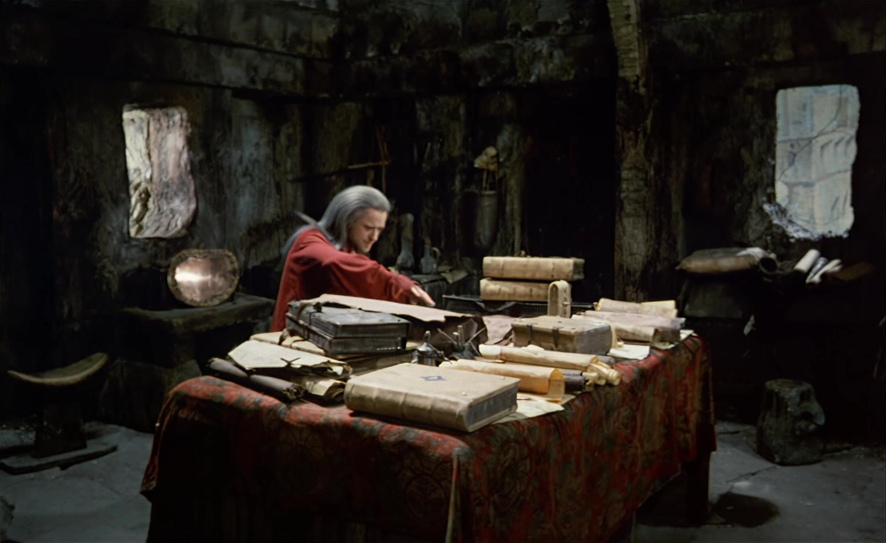 Es ist nicht leicht, ein Gott zu sein (1989), wide, 1.63:1 — film still