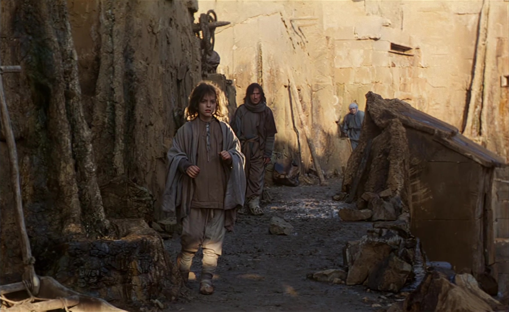 Es ist nicht leicht, ein Gott zu sein (1989), wide, 1.63:1 — film still